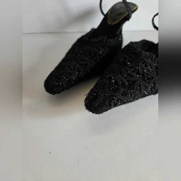 Embroidered Elegant Mules - Picture 4 of 8